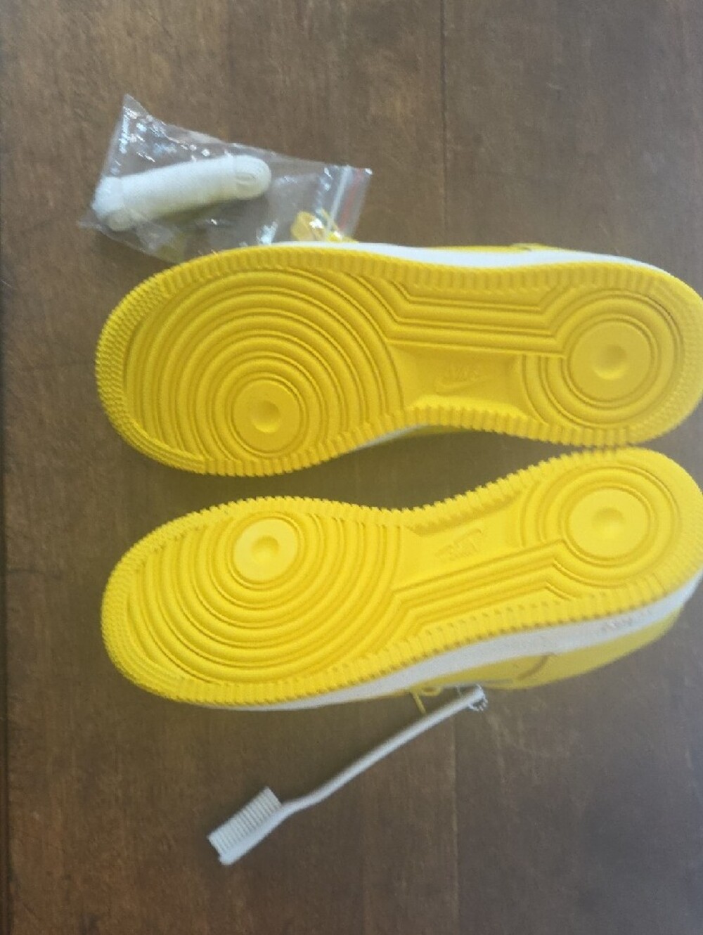 Nike Air Force 1's Mens Size 8/womens 9.5 Bright Yellow Low-Top Sneakers NO BOX - Picture 5 of 9